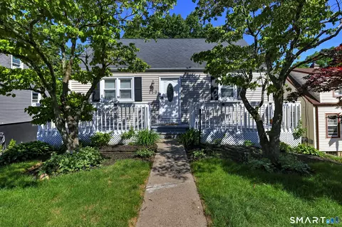 150 Hillcrest Rd, Bridgeport, CT 06606