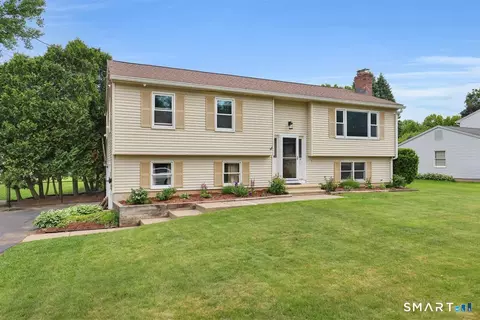 17 Eileen Ln, Enfield, CT 06082