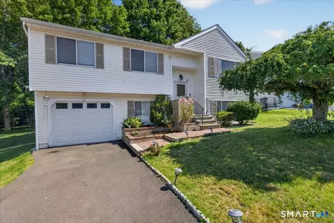 35 Mallard Ln, East Haven, CT 06512