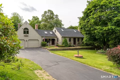 32 Lornadale Dr, Norwich, CT 06360
