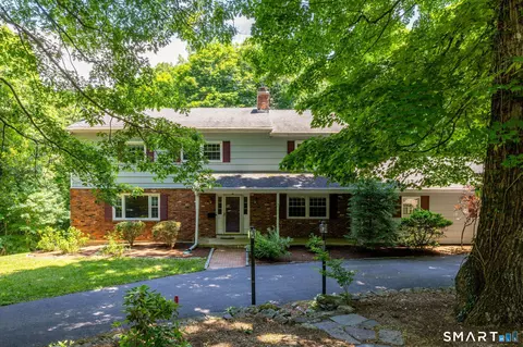 33 Hurds Hill Rd, Woodbury, CT 06798