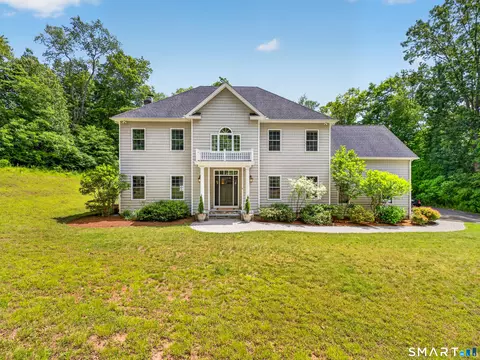 50 Brookhills Rd, Branford, CT 06405