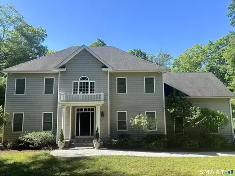 50 Brookhills Rd, Branford, CT 06405