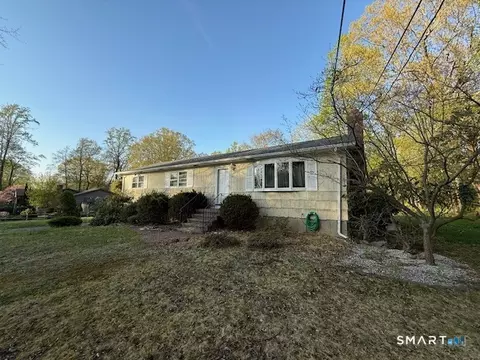 82 Cricket Ln, Shelton, CT 06484