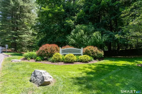 6 Barnes Rd W #6, Stamford, CT 06902