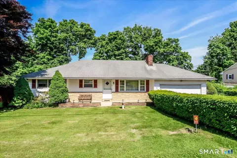 9 Manning St, New Fairfield, CT 06812