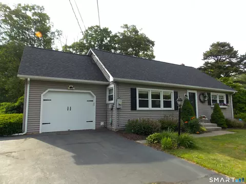 148 Pompeo Rd, North Grosvenor Dale, CT 06255