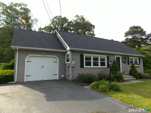 148 Pompeo Rd, North Grosvenor Dale, CT 06255