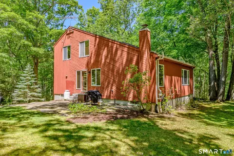 81 White Plains Rd, Norwich, CT 06360