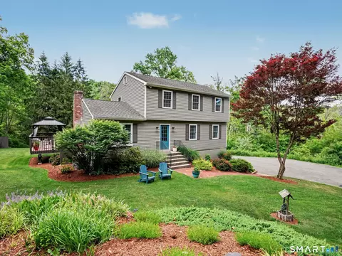 50 Meadowland Dr, Gaylordsville, CT 06755