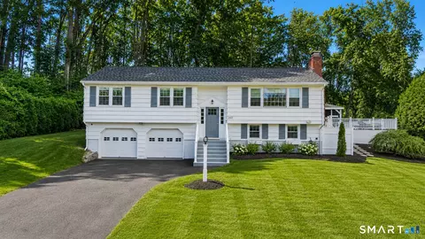 260 Weeping Willow Ln, Fairfield, CT 06825
