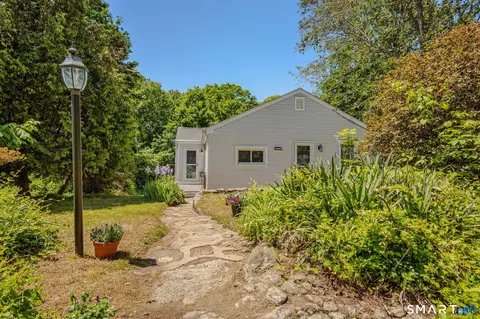 42 Shawandassee Rd, Waterford, CT 06385