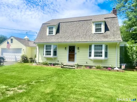729 Lovely St, Avon, CT 06001