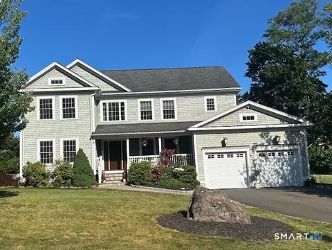 16 John Henry Ln, Milford, CT 06461