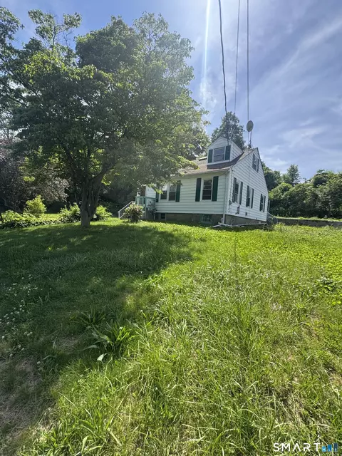 11 Hunt St, Norwich, CT 06360
