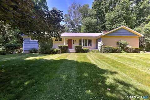 8 Mayflower Rd, Norwalk, CT 06851