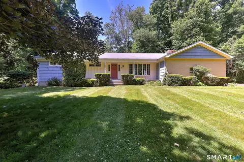 8 Mayflower Rd, Norwalk, CT 06851