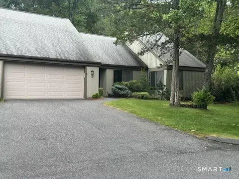 18 Heritage Crst #D, Southbury, CT 06488