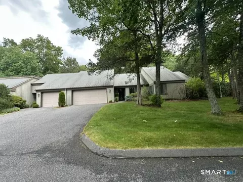 18 Heritage Crst #D, Southbury, CT 06488