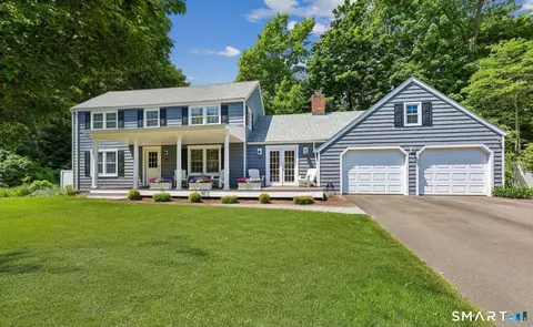 6 Fencove Ct, Old Saybrook, CT 06475
