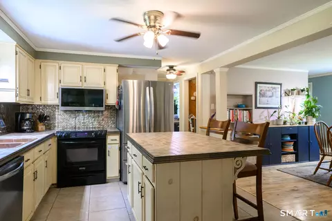 Kitchen - 121 Mott Hill Rd, East Hampton, CT 06424 photo 2 of 2