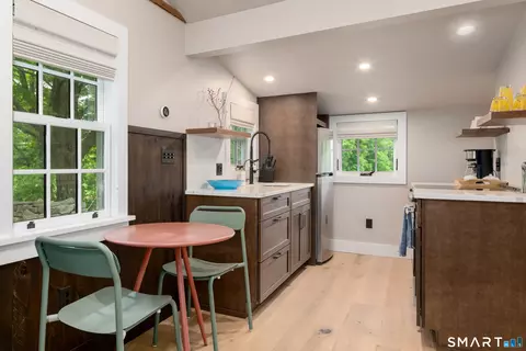 Kitchen - 240 Umpawaug Rd, Redding, CT 06896 photo 4 of 4