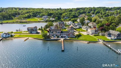 30 Essex St, Groton, CT 06355