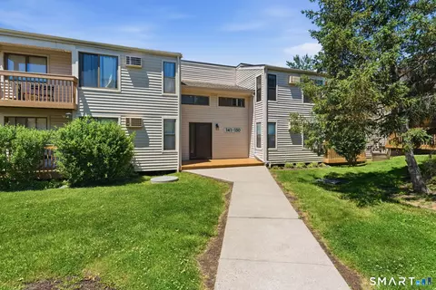 142 Woodland Dr #142, Cromwell, CT 06416