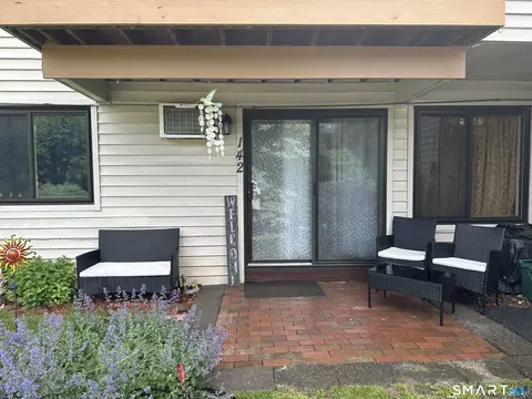 142 Woodland Dr #142, Cromwell, CT 06416