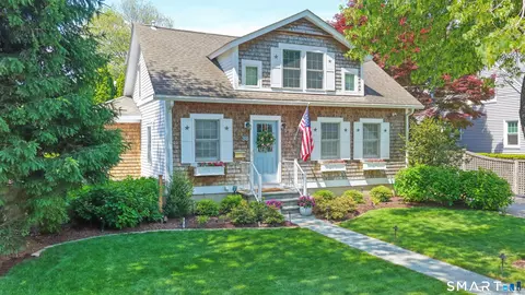 38 James St, Fairfield, CT 06824