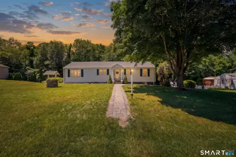 16 Westview Dr, Bethel, CT 06801