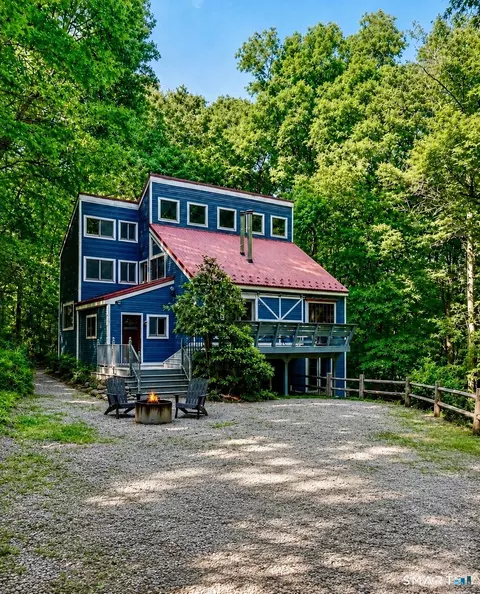 25 Windaway Rd, Bethel, CT 06801