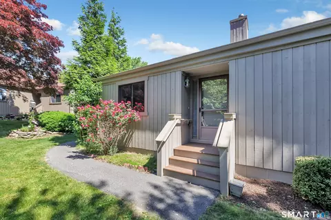 493 Pawnee Ln #B, Stratford, CT 06614