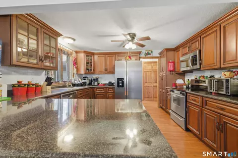 Kitchen - 25 Vezina Dr, Killingly, CT 06239 photo 3 of 3