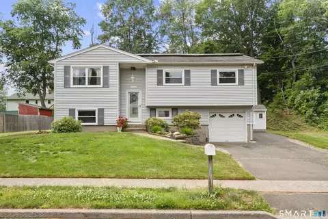140 Flower Dr, Hamden, CT 06518
