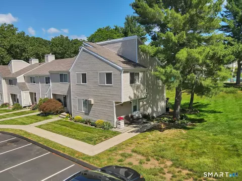 11 Watch Hill Cir #11, Cromwell, CT 06416