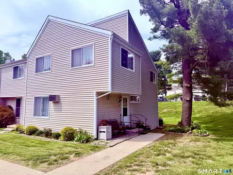 11 Watch Hill Cir #11, Cromwell, CT 06416