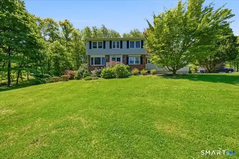 2 Judith Dr, Danbury, CT 06811