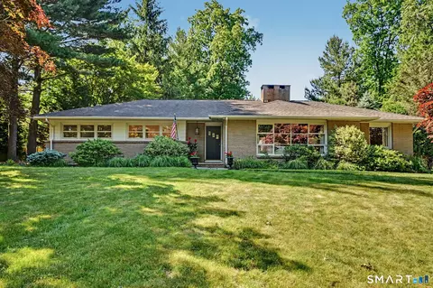 19 Crooked Trl, Norwalk, CT 06853