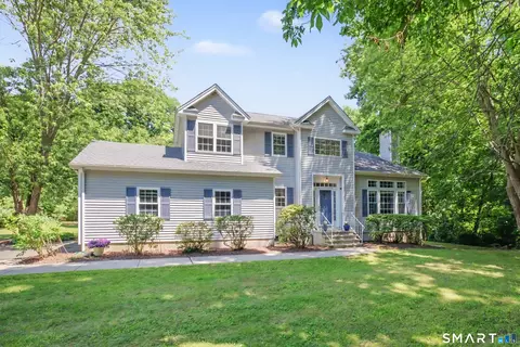 39 Greenbriar Rd, Oxford, CT 06478