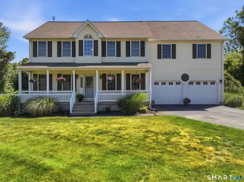 16 Sunview Dr, Broad Brook, CT 06016