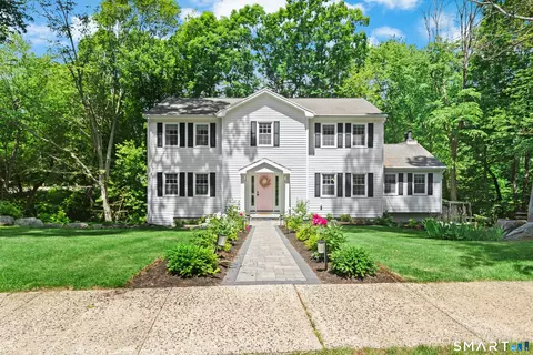 1519 N Peters Ln, Stratford, CT 06614