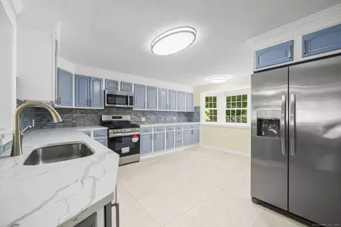 Kitchen - 20 Rosina Rd, Hamden, CT 06514 photo 1 of 3