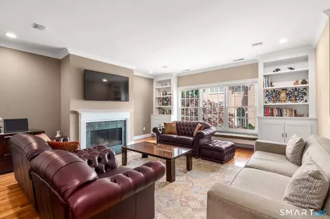 15 Governors Row #15, West Hartford, CT 06117