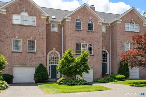 15 Governors Row #15, West Hartford, CT 06117