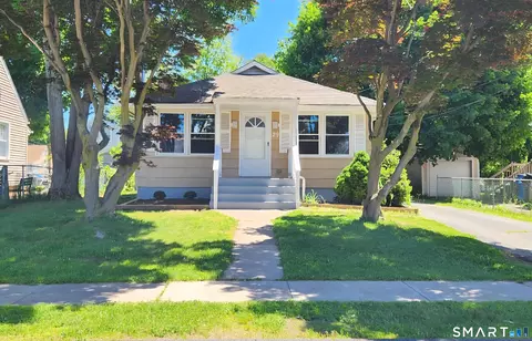 29 Palm St, Manchester, CT 06040