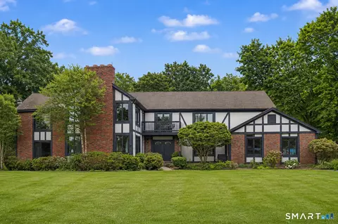 9 Brian Ln, Avon, CT 06001