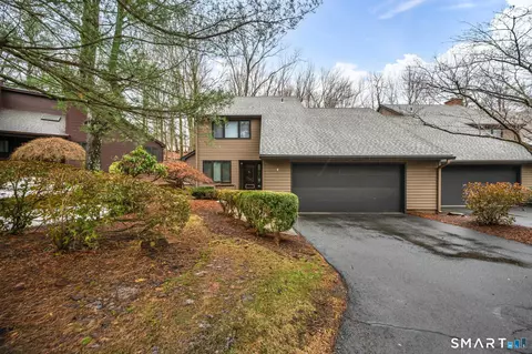 8 Ironwood Rd #8, West Hartford, CT 06117