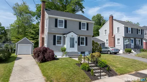 55 Woodlawn Rd, New London, CT 06320