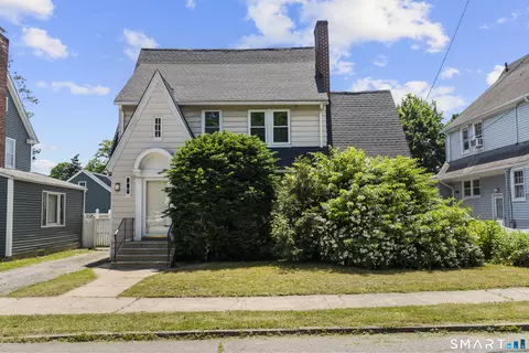 695 W Taft Ave, Bridgeport, CT 06604